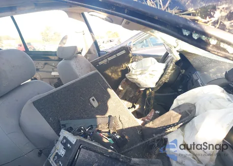 2004 Volkswagen Golf Gls Tdi z USA, uszkodzony, nr VIN 9BWGR61J644041414